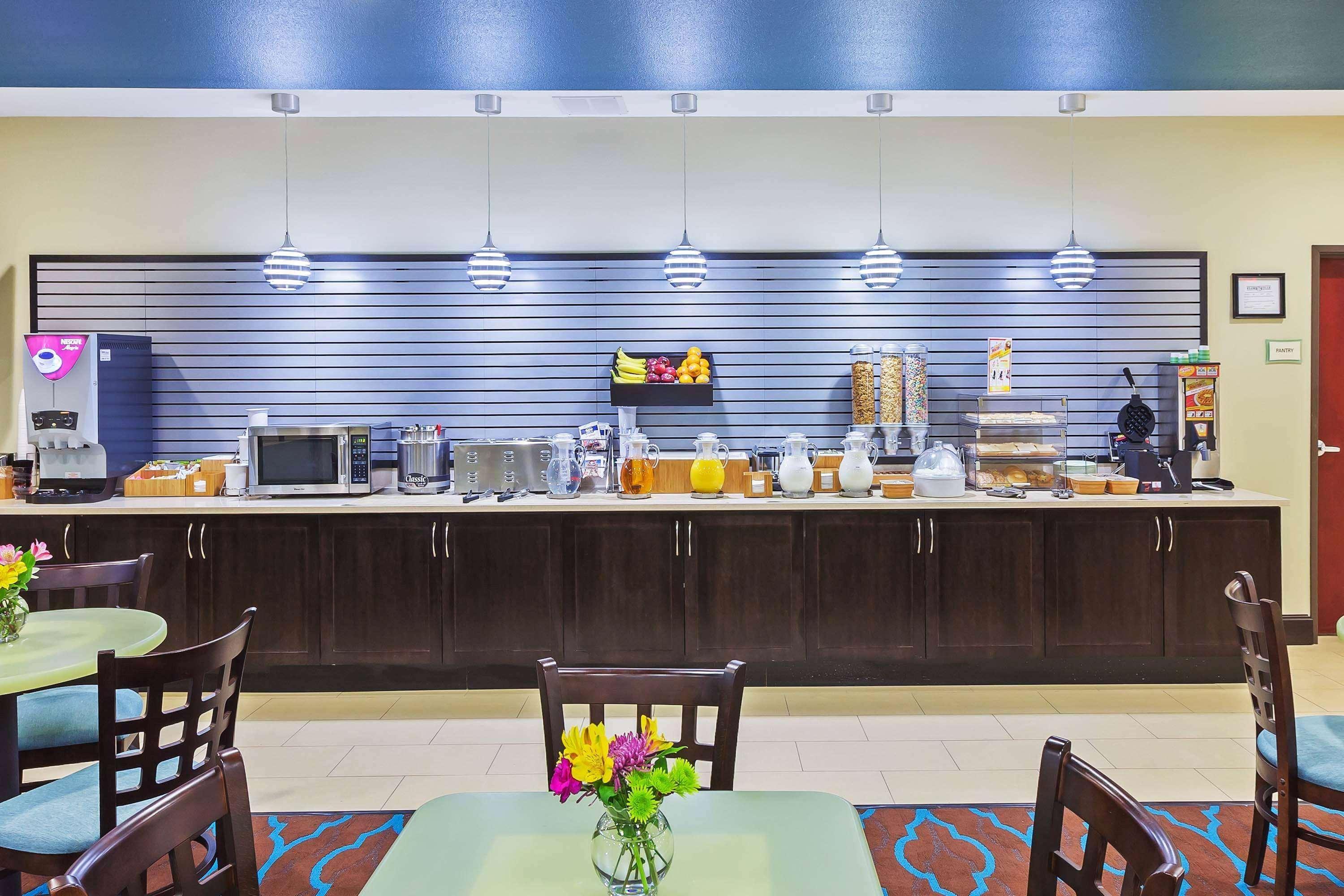 La Quinta By Wyndham Floresville Bagian luar foto
