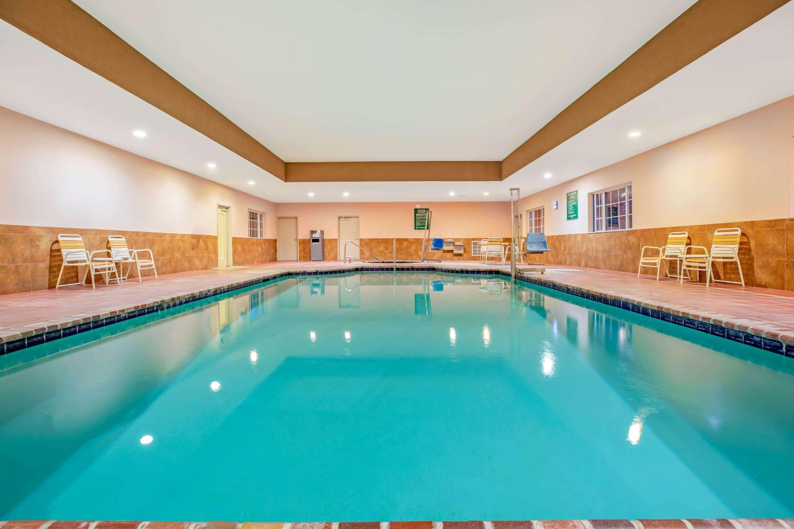 La Quinta By Wyndham Floresville Bagian luar foto