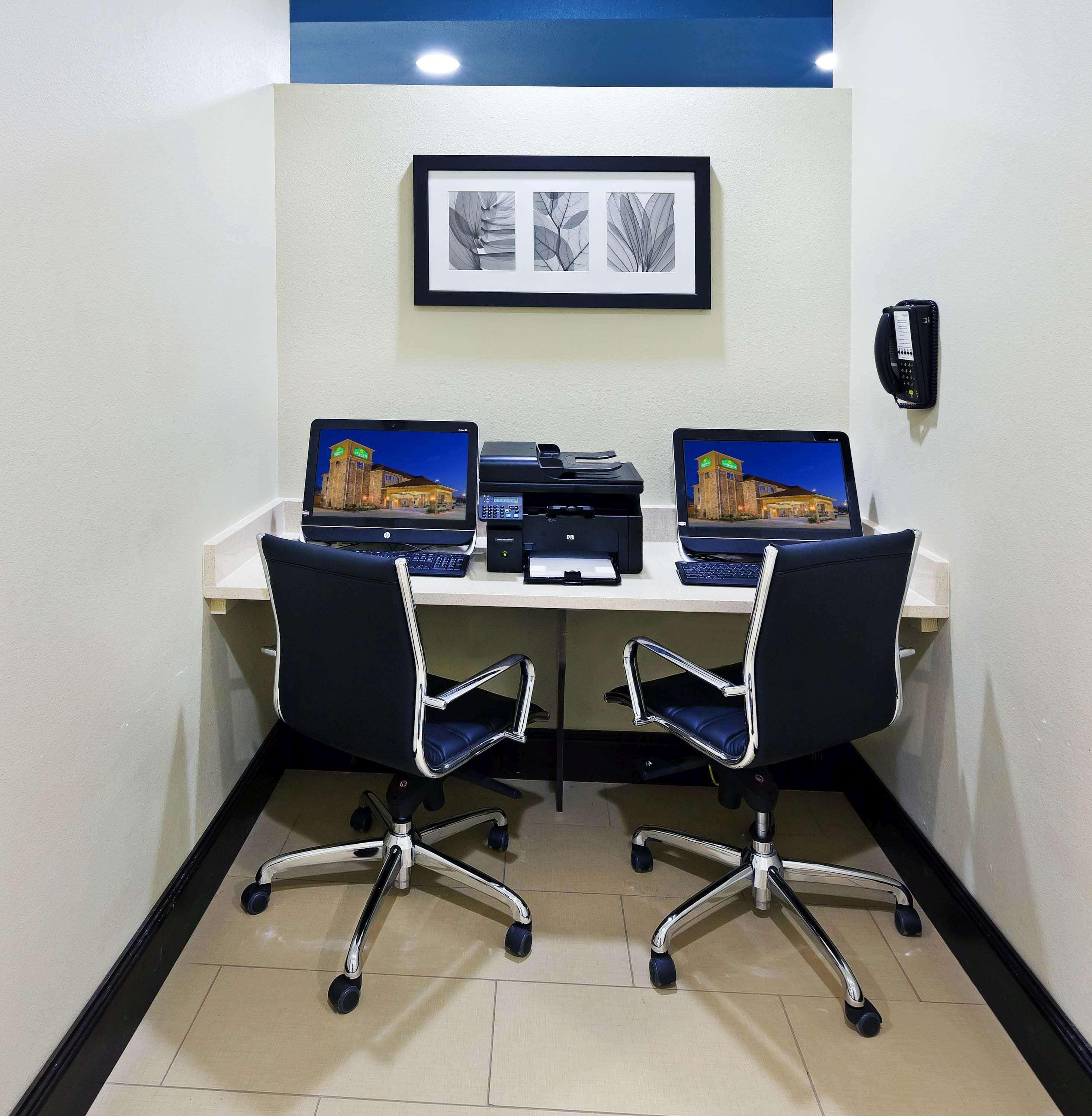 La Quinta By Wyndham Floresville Bagian luar foto